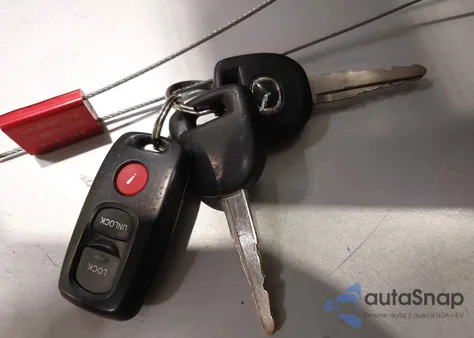 2004 Mazda Mazda3 I z USA, uszkodzony, nr VIN JM1BK12F041185581